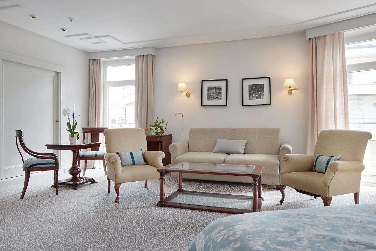 Hotel De Londres Y De Inglaterra San Sebastian 4*,